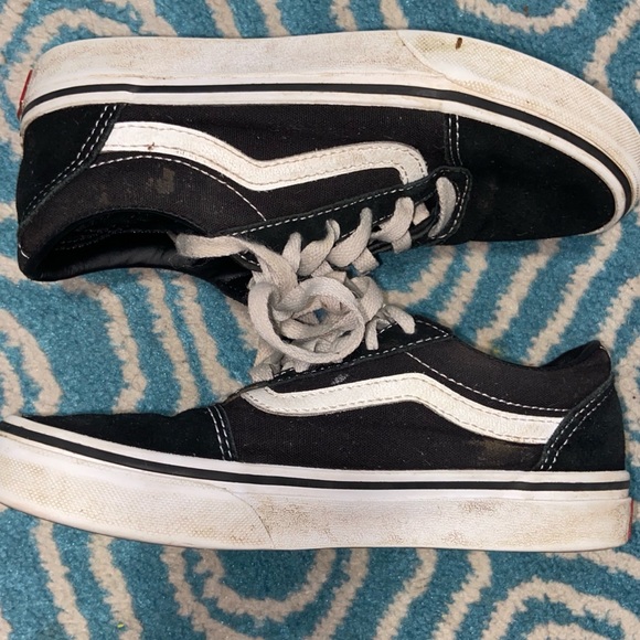 Kids size 2 sneakers - Picture 2 of 5